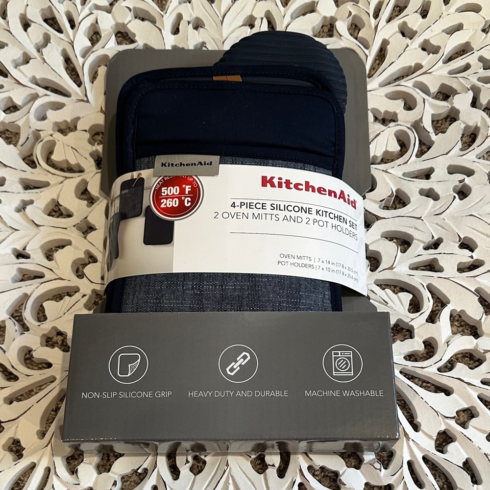 KitchenAid Dark Blue Silicone Oven Mitts and Pot holder Kitchen Set NWT